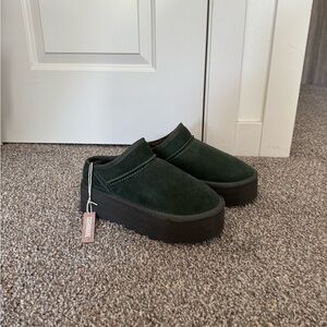 Cushionaire Huggy Platform fur ankle boots